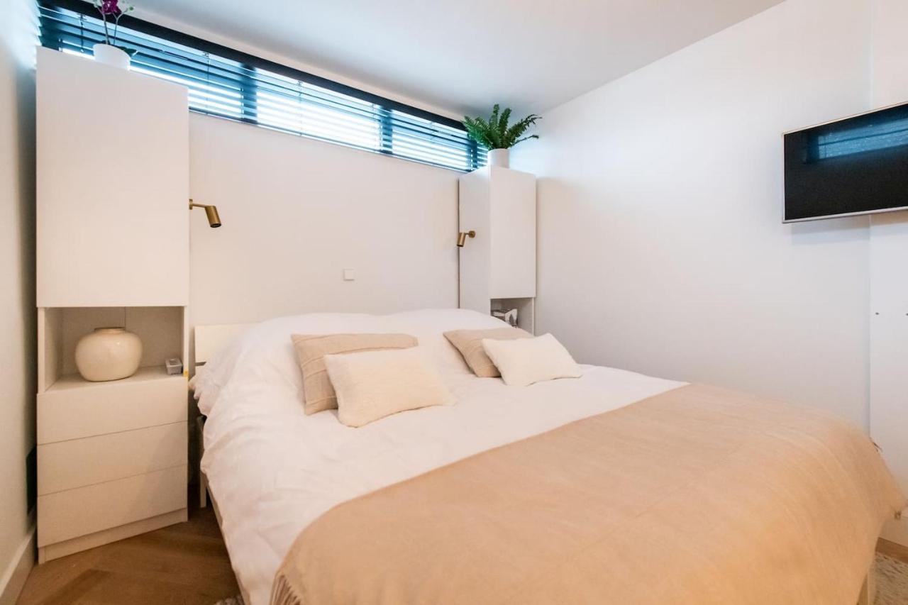 Beautiful Amstel Houseboat Apartment Amsterdam Bagian luar foto