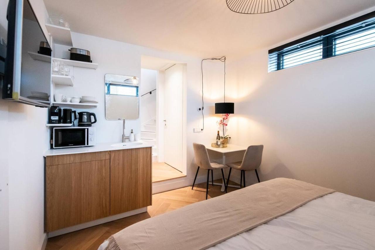 Beautiful Amstel Houseboat Apartment Amsterdam Bagian luar foto