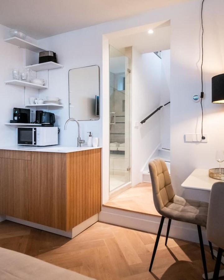 Beautiful Amstel Houseboat Apartment Amsterdam Bagian luar foto