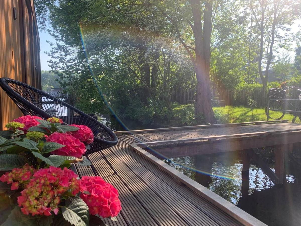 Beautiful Amstel Houseboat Apartment Amsterdam Bagian luar foto