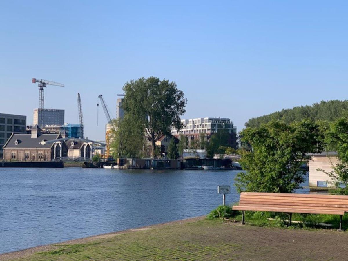 Beautiful Amstel Houseboat Apartment Amsterdam Bagian luar foto