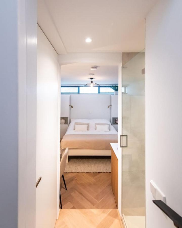 Beautiful Amstel Houseboat Apartment Amsterdam Bagian luar foto