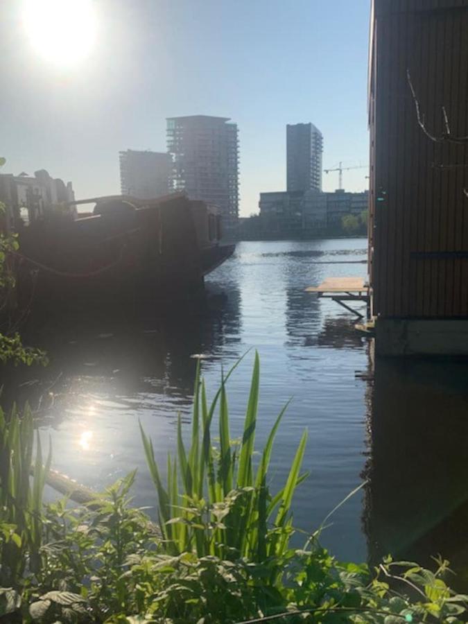 Beautiful Amstel Houseboat Apartment Amsterdam Bagian luar foto