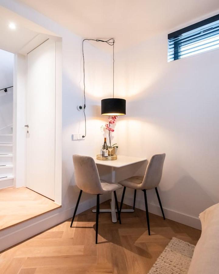 Beautiful Amstel Houseboat Apartment Amsterdam Bagian luar foto