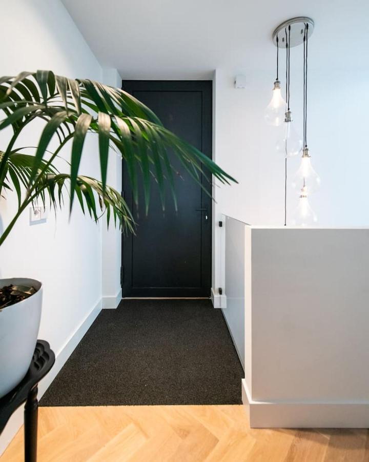 Beautiful Amstel Houseboat Apartment Amsterdam Bagian luar foto